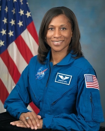 Jeanette Epps headshot-764213-edited.jpg