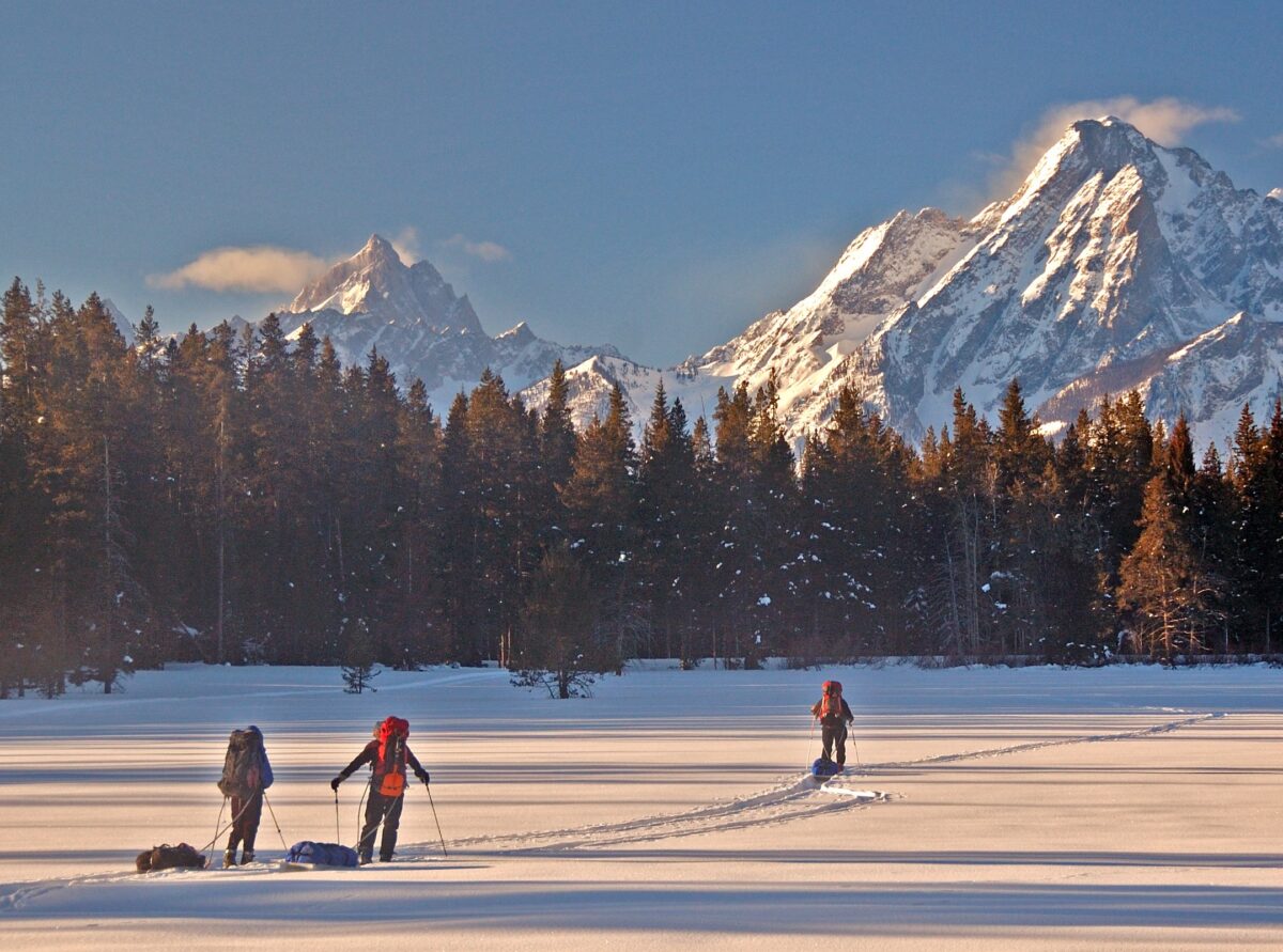 Skiing vs. Snowboarding: Which one is for you?
