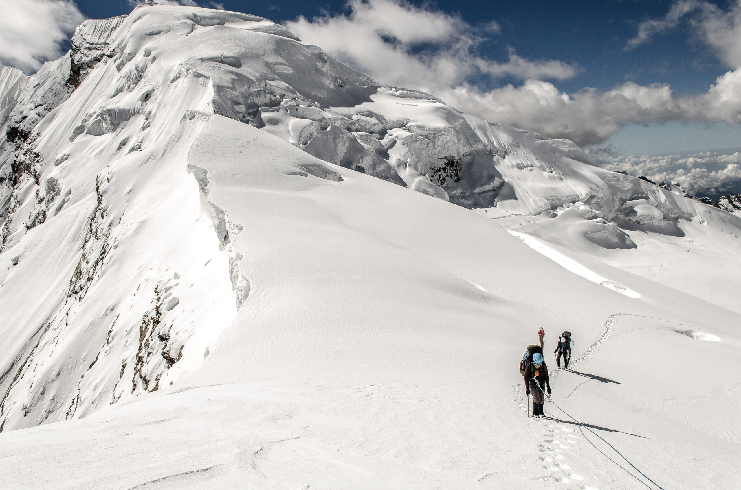 Students from GAR course traversing a the higest pass in the East Side of the Himalayas .